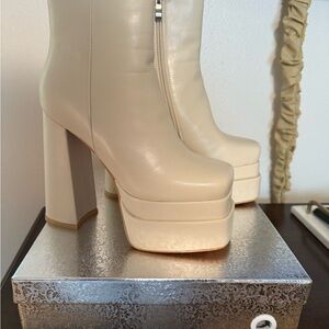 Kiss Cream Platform Boots
